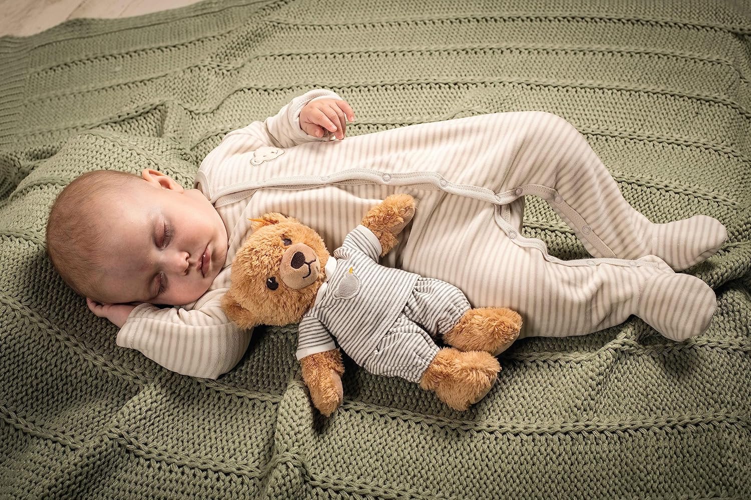 Steiff Baby Boys Classic Comfort Cozy Chestnut